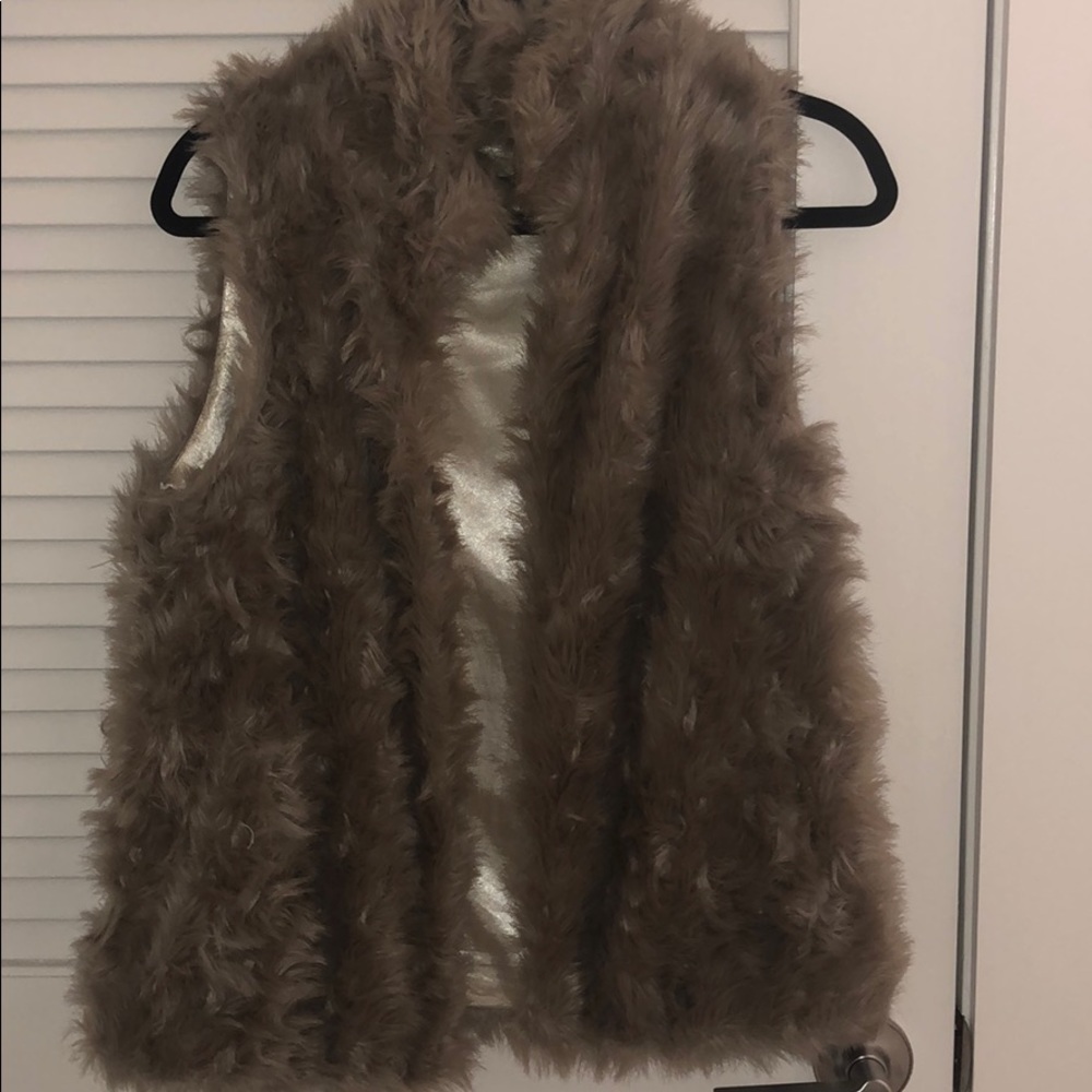 Faux fur vest grey